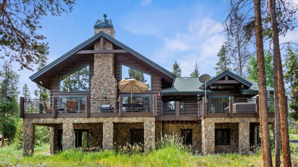 Granby House | Luxury Mountain Cabin: Hot Tub, Mtn Views, Game Room - Sleeps 10