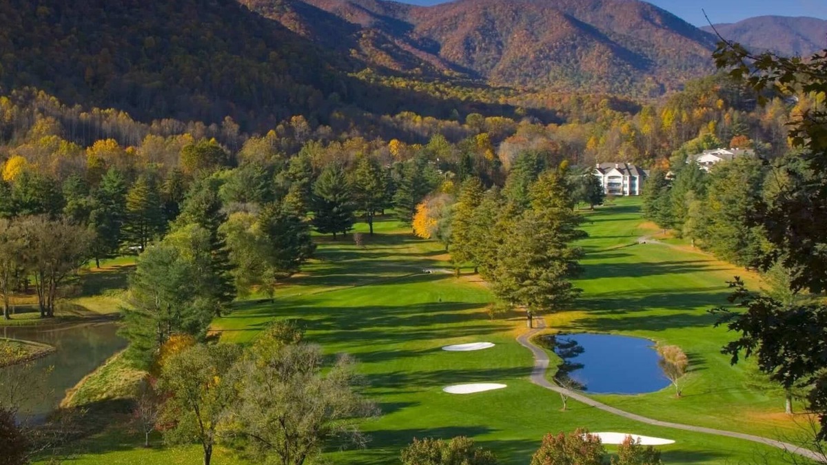 Maggie Valley Condo | Luxury Mountain Golf w/Pool & Hot tub