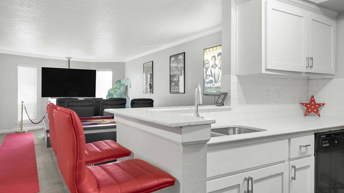 Braeswood Place Apartment | Luxury Movie Theater Arcade Home Houston Medical Center