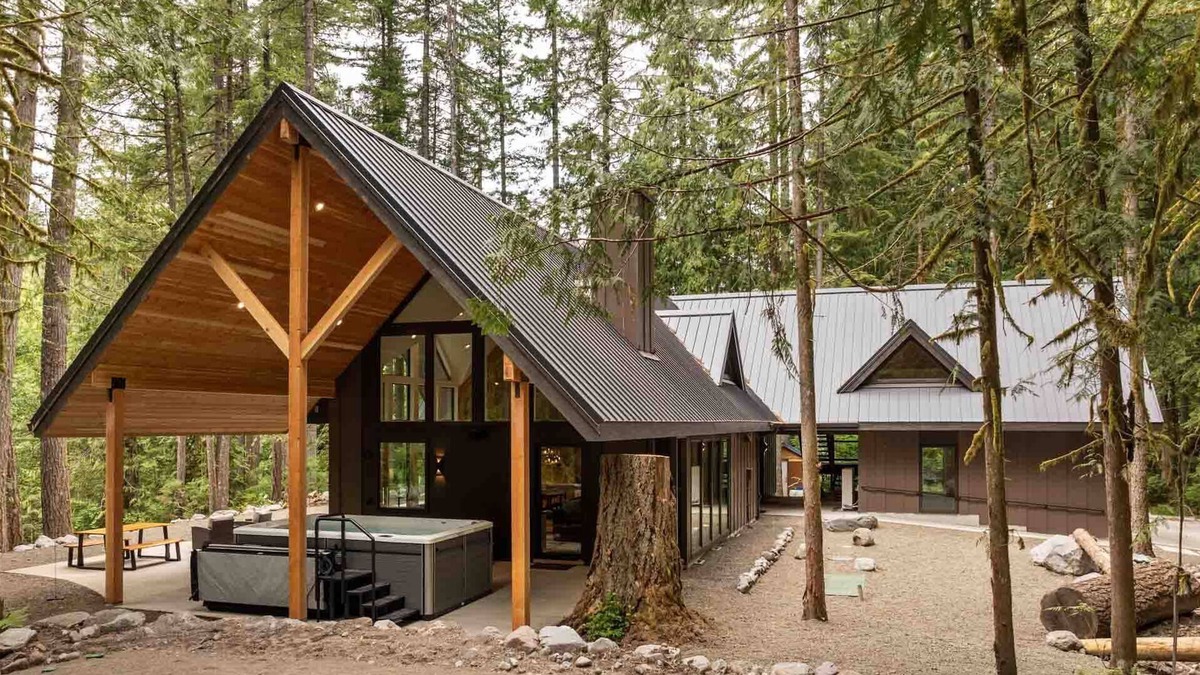 Government Camp House | Luxury Mt. Hood Retreat w/Swim Spa, 5BR w/en-suite Bathrooms, Game Loft, Ping Pong, Steps to River