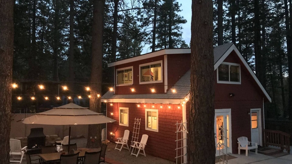 Idyllwild Cabin | Luxury Musical Cottage-WALK TO TOWN-Huge Master BR