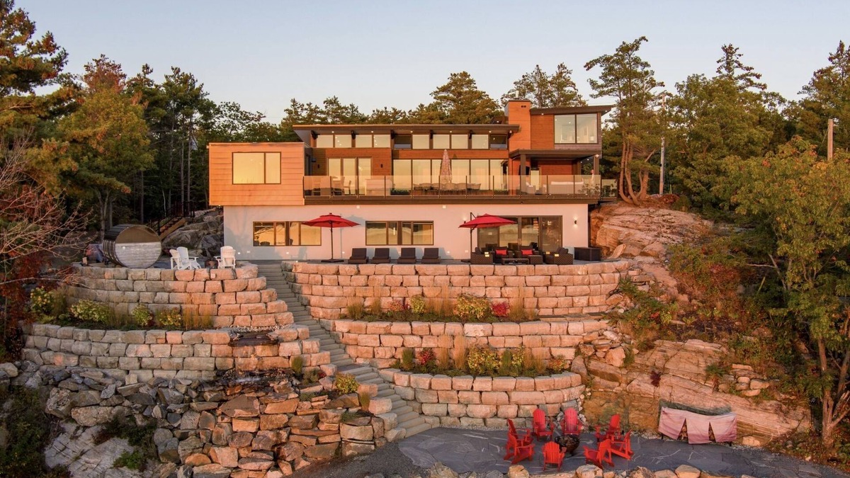 Severn Cottage | Luxury Muskoka Waterfront Cottage | 5BR | Sauna, EV Charger, Sleeps 12