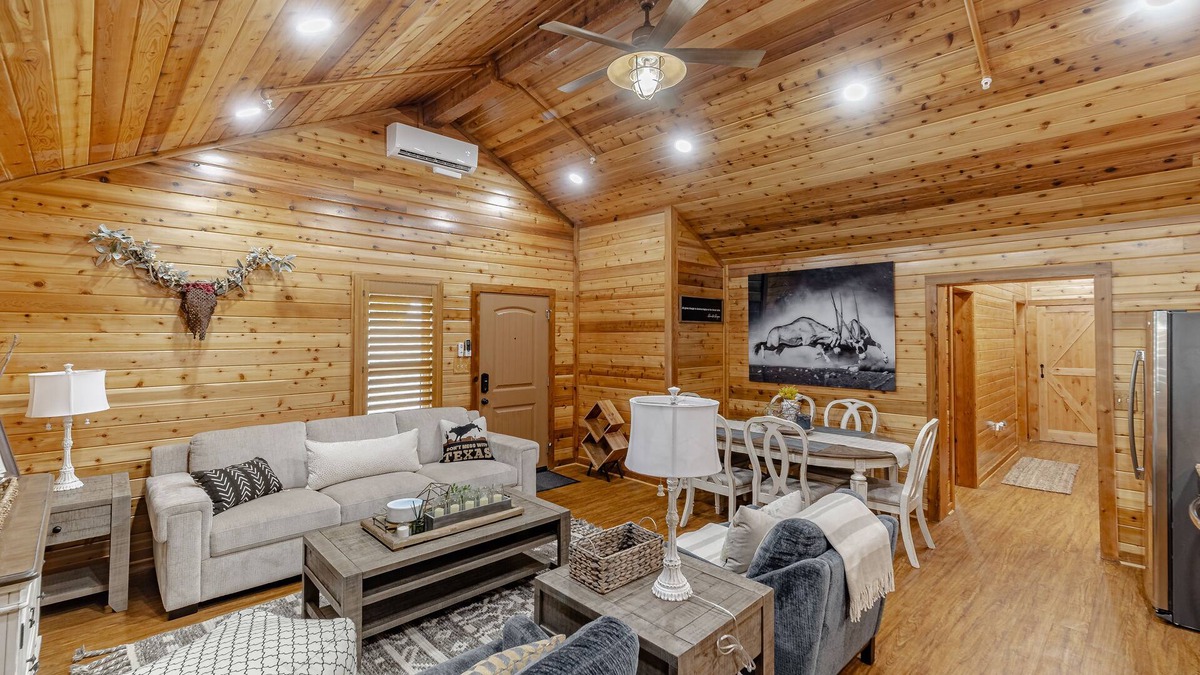 Lavon House | Luxury Nanette Cabin at Historical Farm