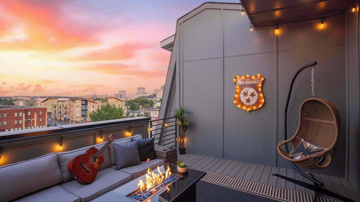 Buena Vista House | Luxury Nashville - Fire Table, Balcony & City Views