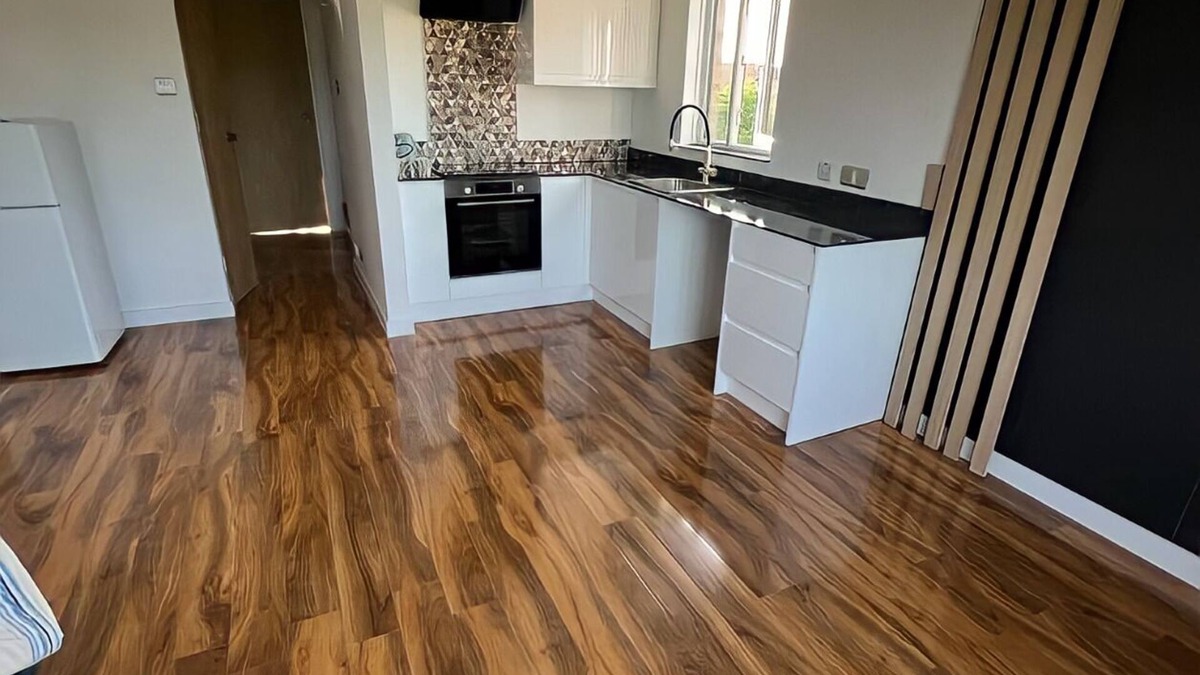Woodside Apartment | Luxury new apartment in great loaction!