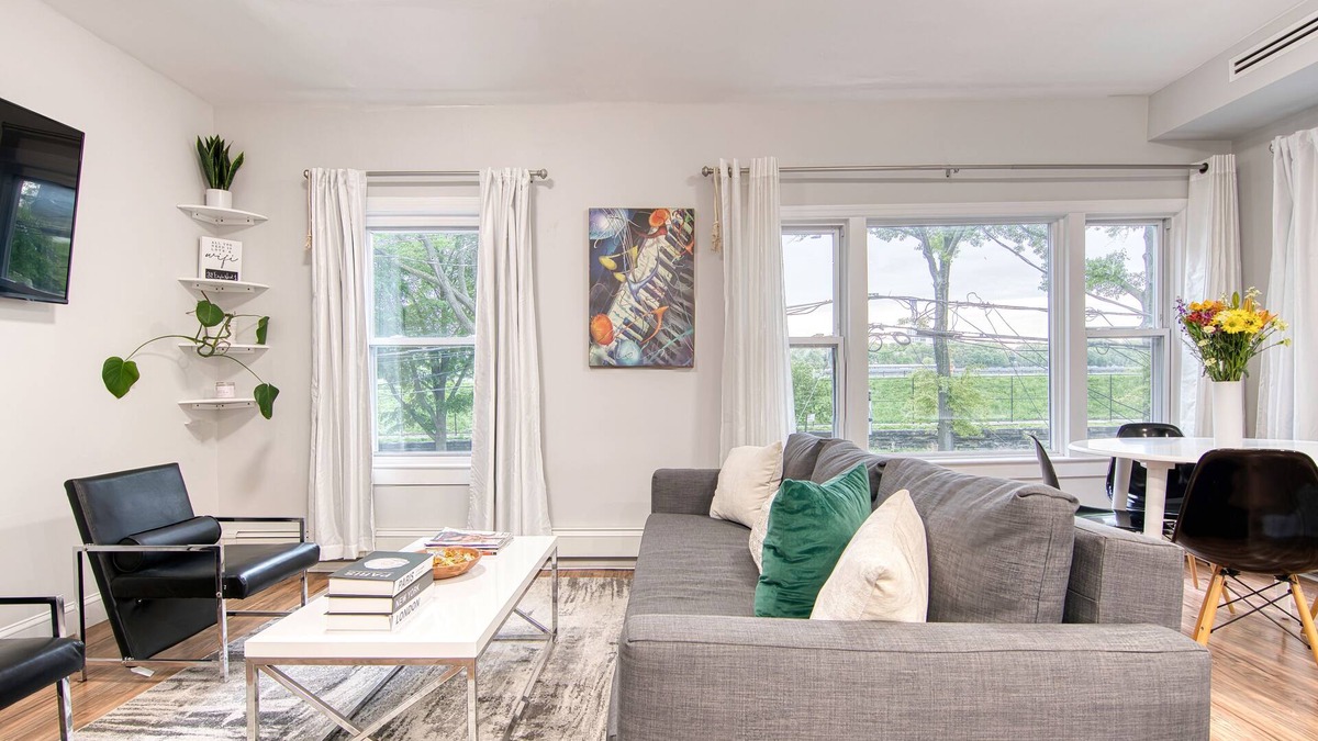 Kingsbridge Apartment | Luxury New-Build 2BR w King Bed, Designer Finishes + Ultra-Fast WiFi & AC