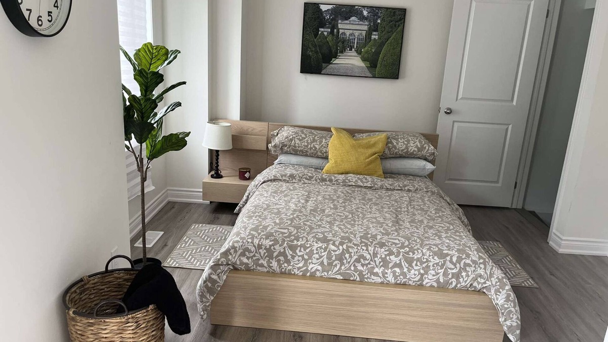 Rathwood Apartment | Luxury NEW in-law Suite with separate entrance (Sleeps 3)