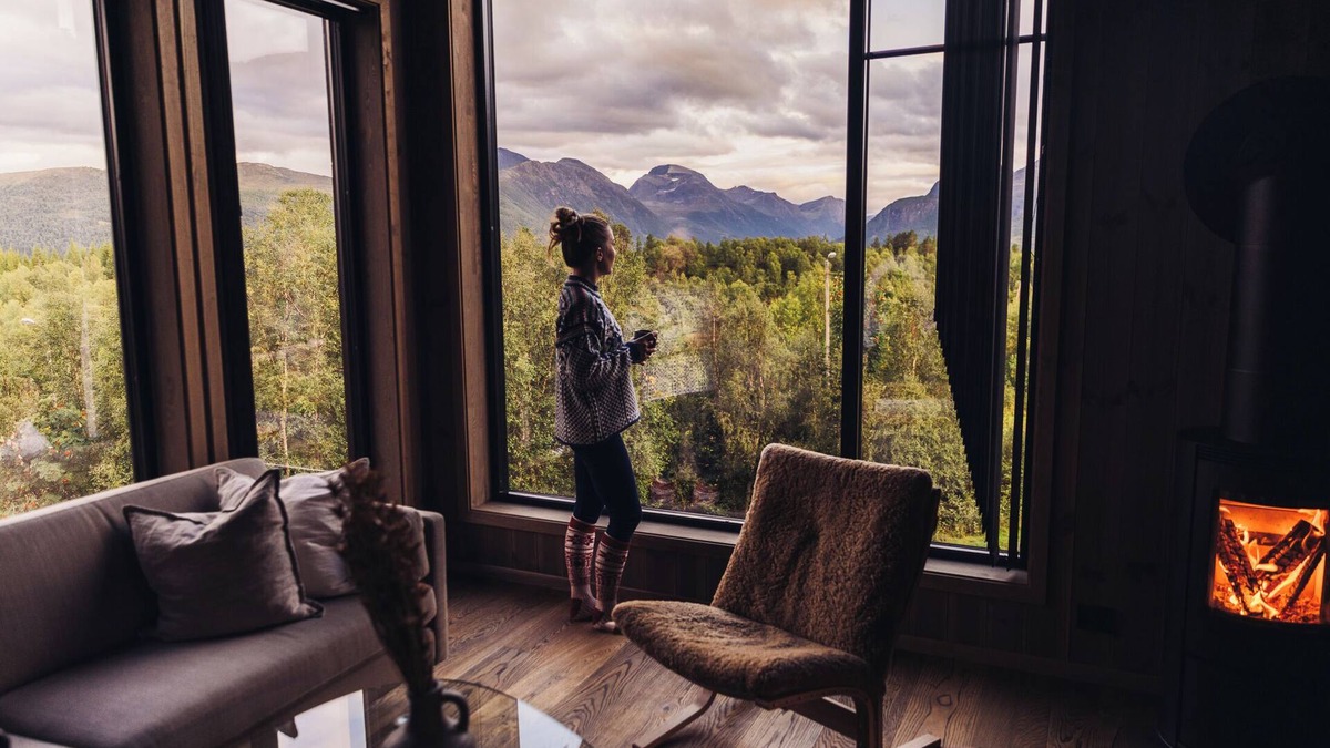 Møre og Romsdal Apartment | Luxury Nordic Suite with Private Sauna and Panoramic Mountain Views