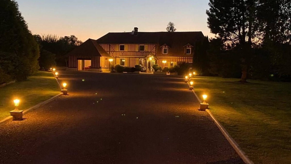 Clarbec House | Luxury norman house 20 min from the beach, private pool/tennis/basketball/piano!