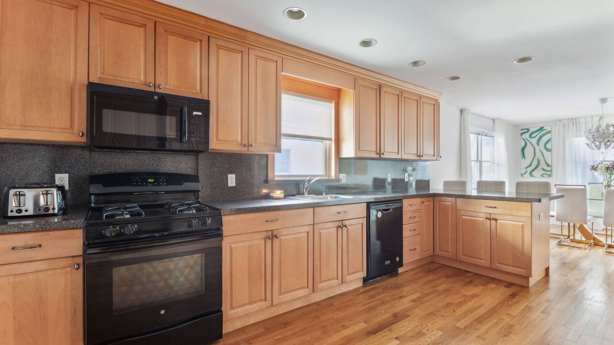 White Plains House | Luxury NY Home with Free Parking