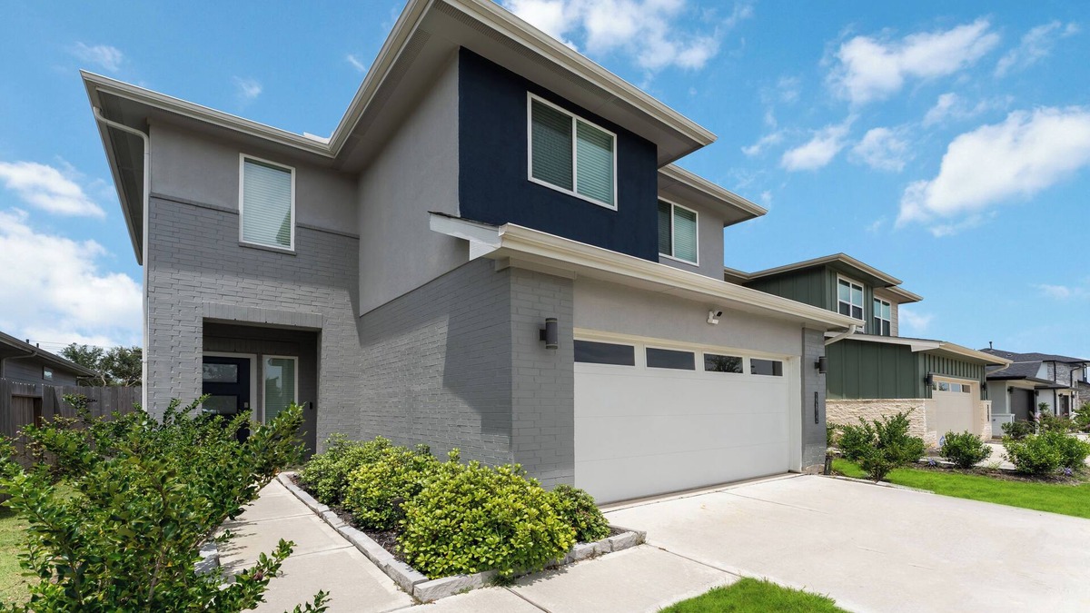Southeast Houston House | "Luxury Oasis: Gated w/Park, Trails/Med Ctr/NRG!/Downtown/Pearland/Galleria"