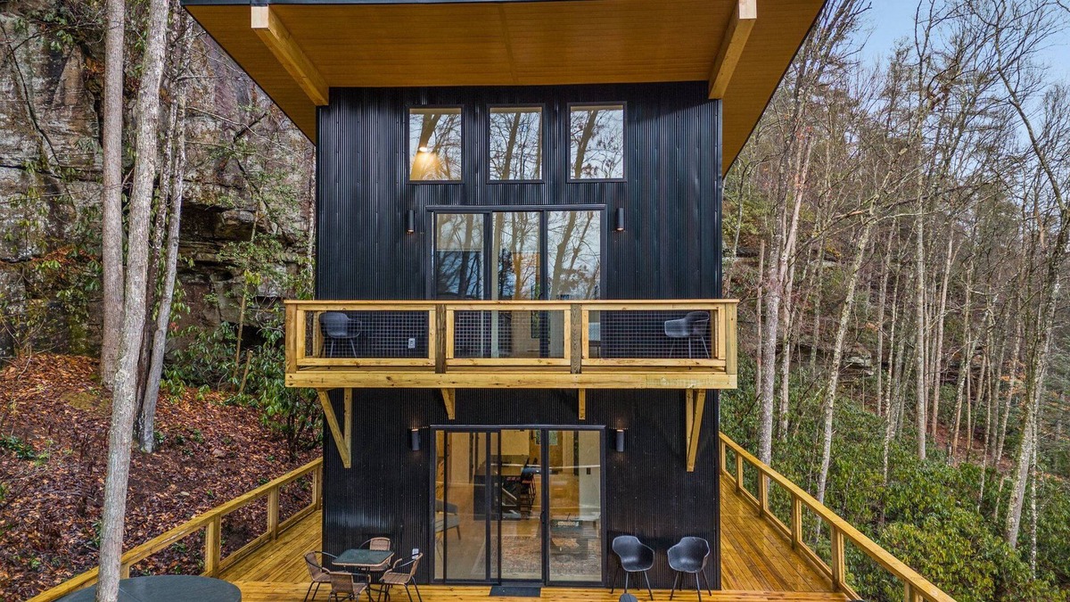 Pine Ridge Cabin | Luxury Obsidian Hideaway RRG - Hot Tub/BBQ/Pets OK - 4WD/AWD Required