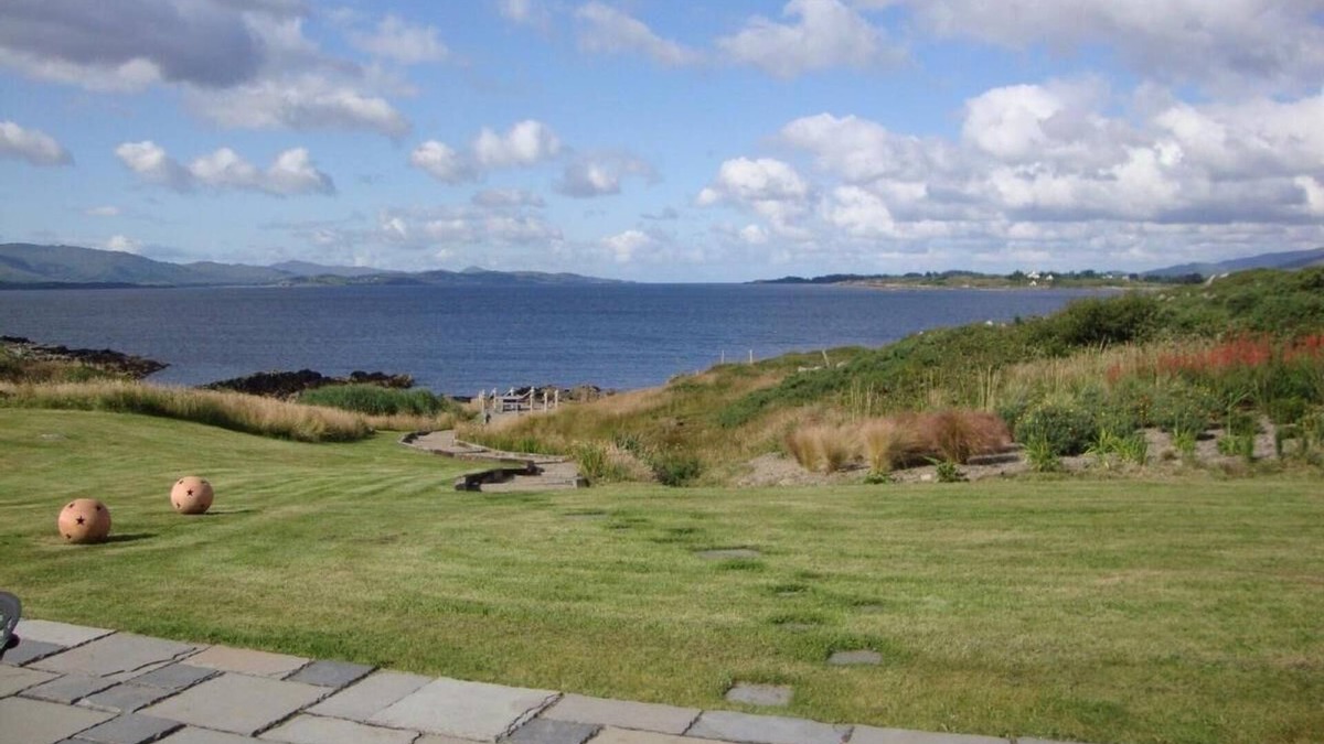 Tahilla Cottage | Luxury ocean-front cottage with private beach. ALASTAIR SAWDAY RECOMMENDED