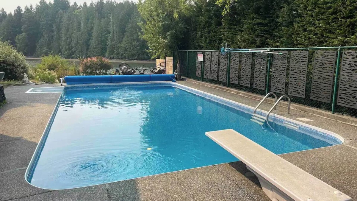 Ladysmith Villa | Luxury Ocean front pool hot tub villa