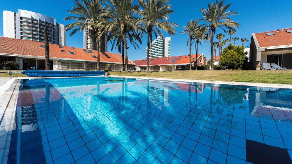 Herzliya Pituach Villa | Luxury Ocean Villa with Heated Pool