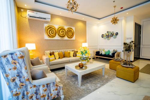 Bambalapitiya Apartment | Luxury ocean-view apartment in Colombo 03