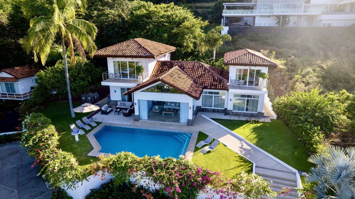 El Ocotal Villa | Luxury Ocean-View 5 BR Villa/short walk to the beach