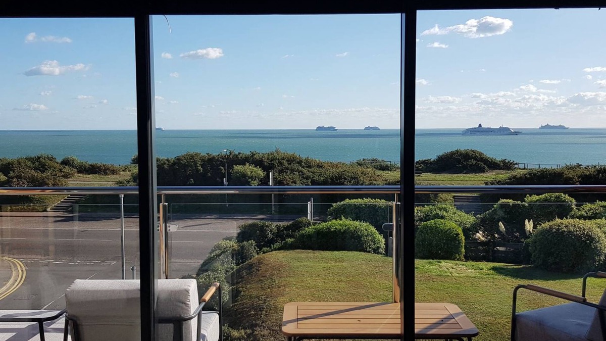 Boscombe House | LUXURY OCEAN VIEW HOUSE Southbourne seafront, between Bournemouth/Christchurch