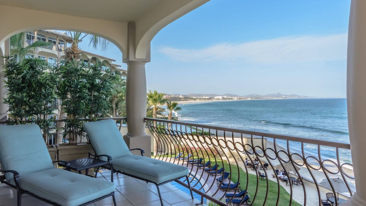 San Jose del Cabo Condo | Luxury Oceanfront 3 bedroom Condo.Surf and Sun!