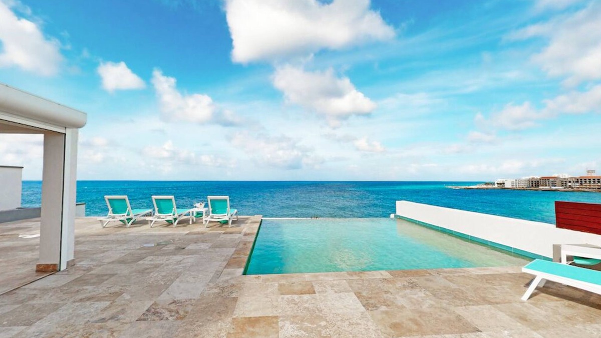 Beacon Hill Condo | Luxury Oceanfront 3 Bedroom 3.5 Bathroom-Stunning Views of the Sea & Airport