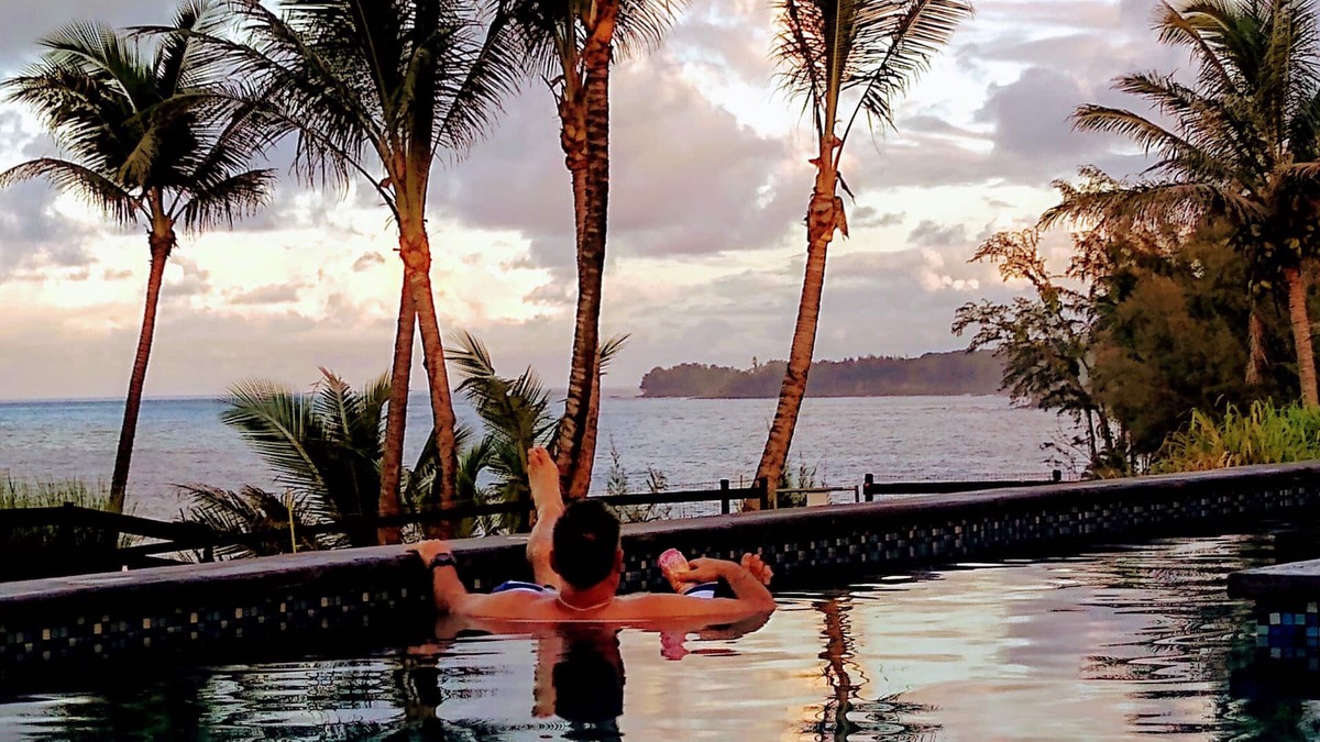 Hakalau House | Luxury Oceanfront B-n-B Suite Gated Cliffside Estate - Banyan - Beach 10m walk