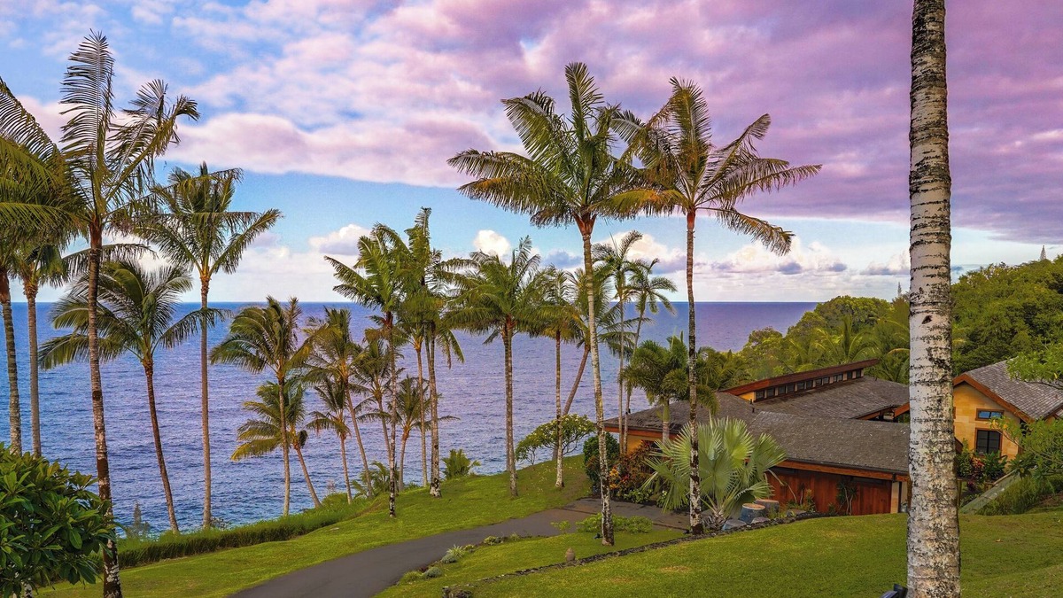 Ninole House | Luxury Oceanfront Balinese Oasis