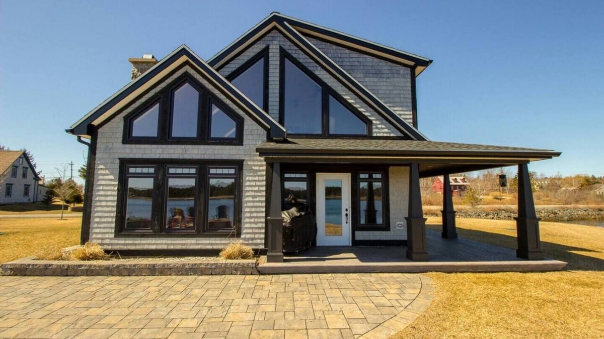 Lunenburg Cottage | Luxury Oceanfront Home in Lunenburg