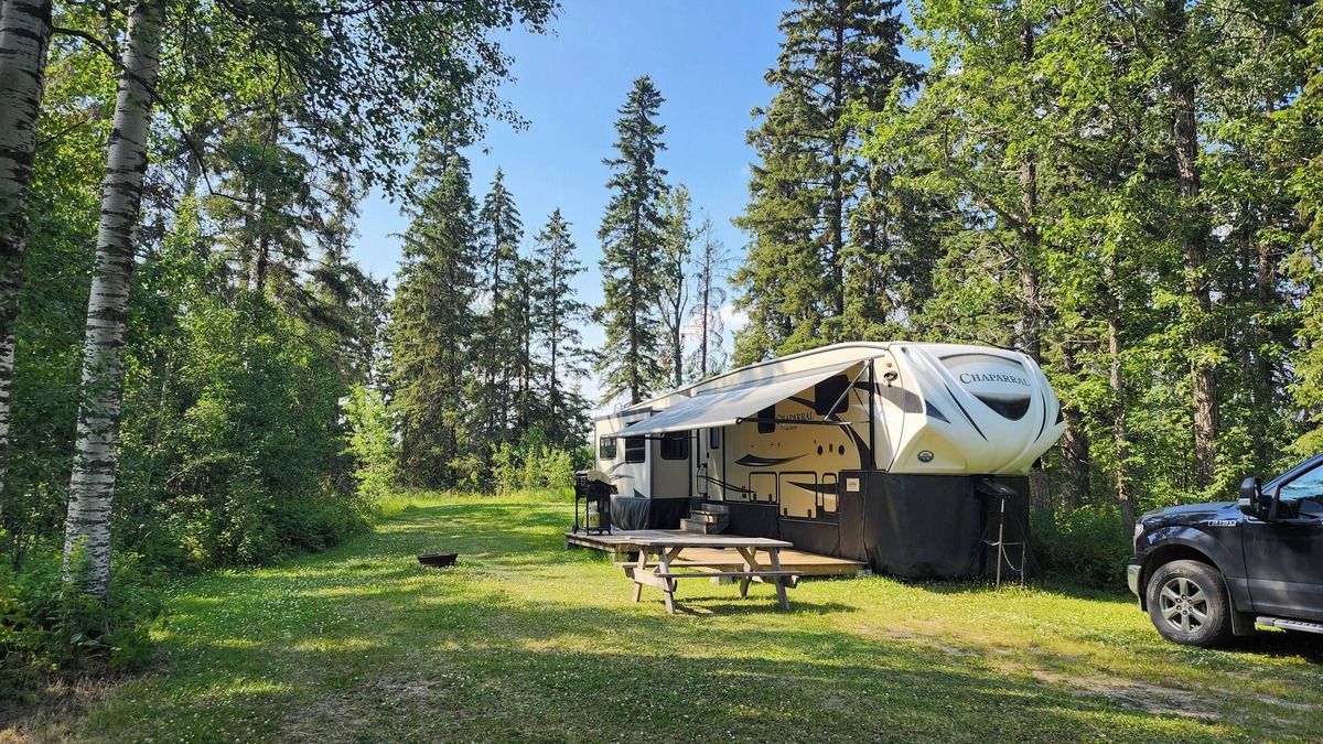 Parkland County House | Luxury Offgrid RV with AC in Lac Ste Anne County