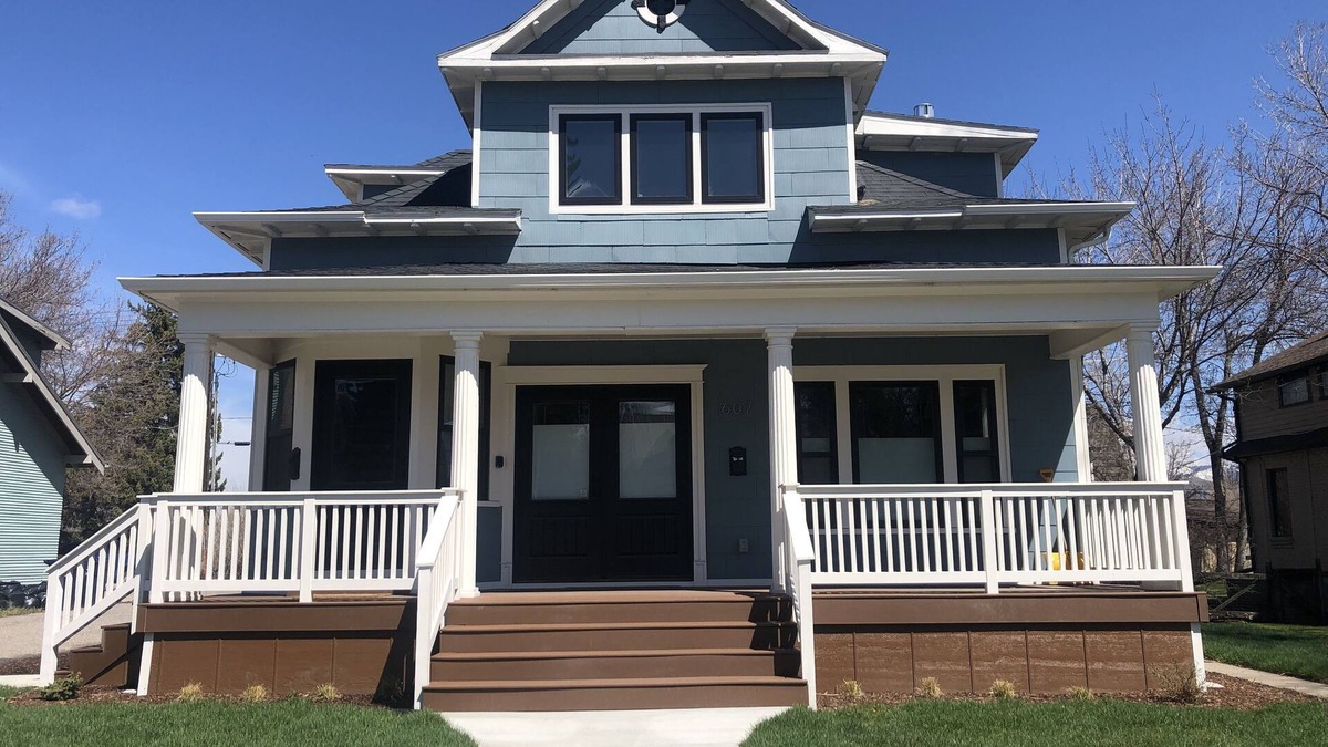 Bozeman House | Luxury on Main, remodeled, homey, fresh and bright!