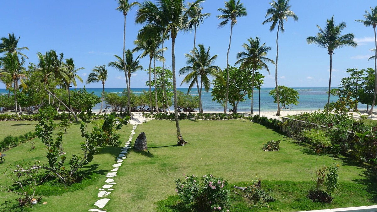 Las Terrenas House | Luxury ON THE BEACH, idyllic ocean cove, spectacular views, Infiniti pool