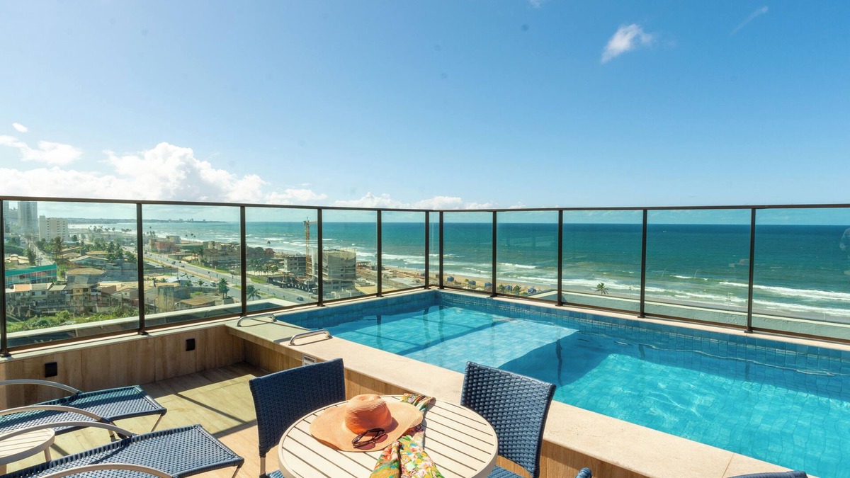 Boca do Rio Apartment | Luxury on the beach: one-bedroom apartment, AC, swimming pool and 24h concierge