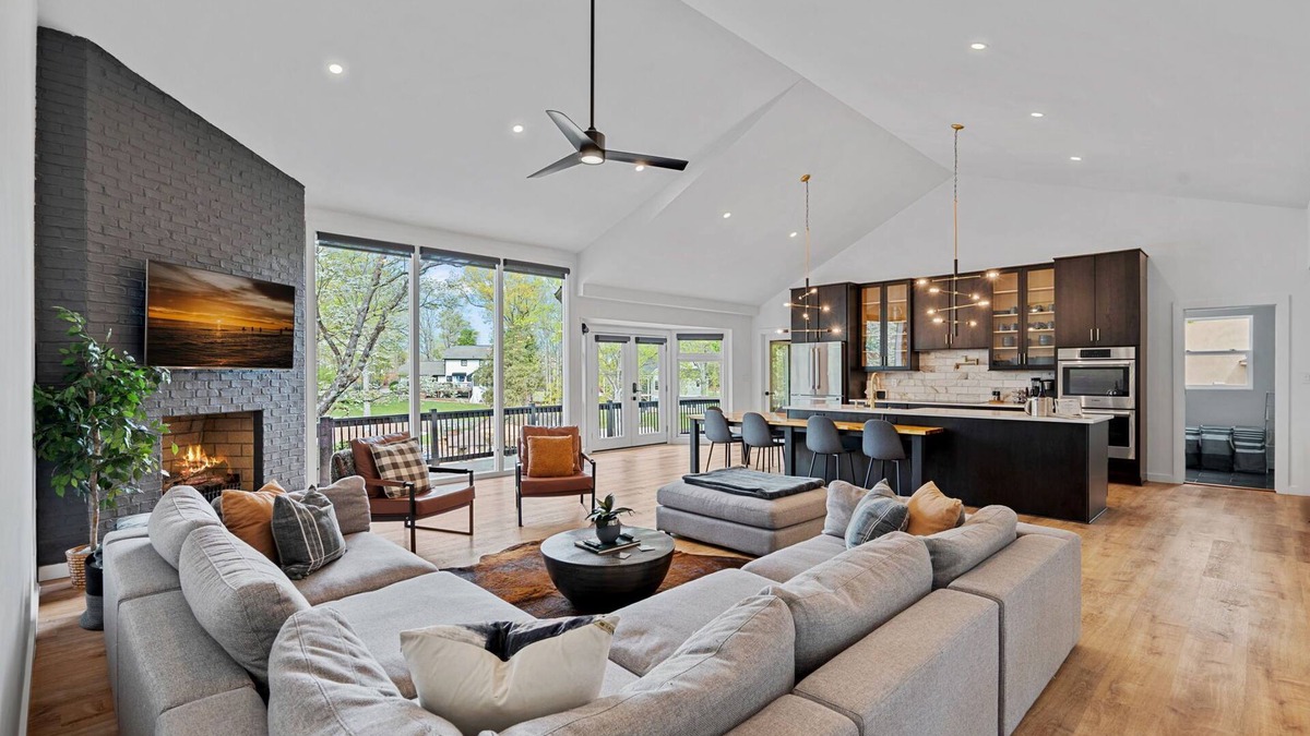 Westport House | Luxury on the Lake - Waterfront, Private Dock, Kayaks, Paddle Boards, Fire Pit