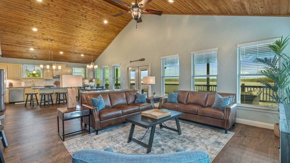 Hackberry House | Luxury on the Water