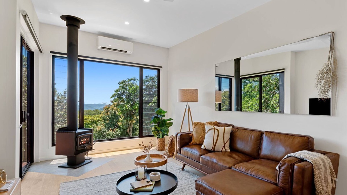 Booroobin Apartment | Luxury One Bedroom Villa