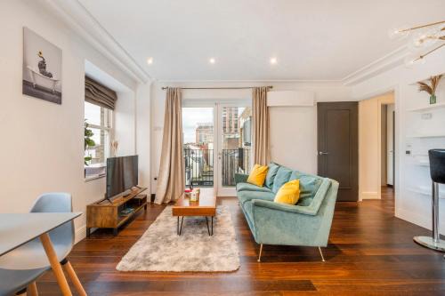 Westbourne Apartment | Luxury One Bedroom Apartment With AC, Balcony, Free Coffee Central London