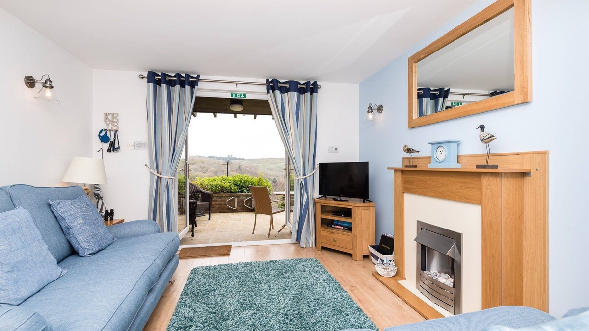 Looe House | Luxury one bedroom cottage with lovely views