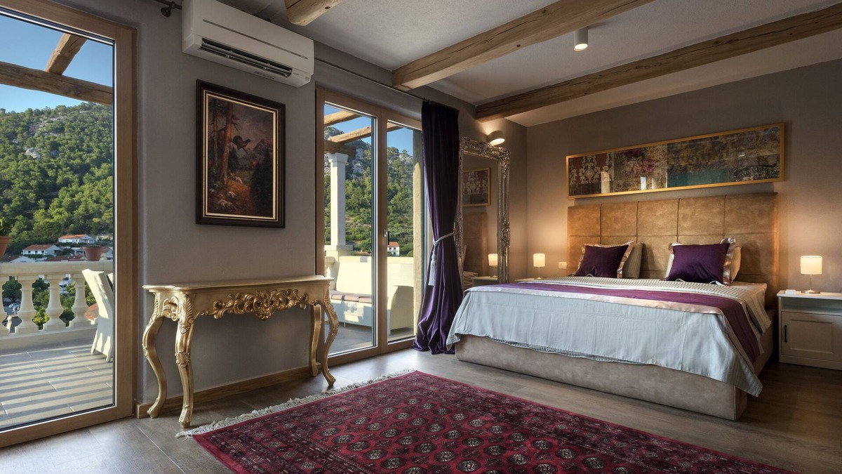 Hvar Old Town Villa | Luxury Palazzo von Pelsocz in Hvar Town Center