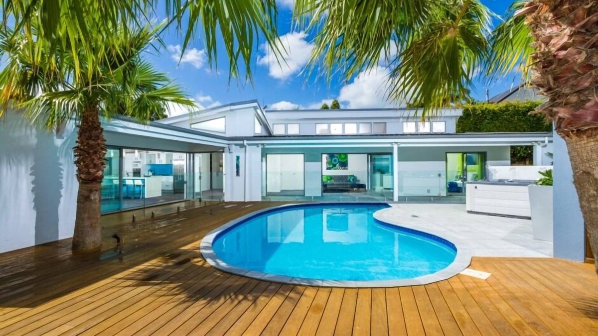 Mairangi Bay House | Luxury Paradise by the Sea