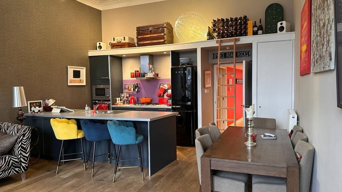 Kelvinbridge Apartment | Luxury Park District Apartment