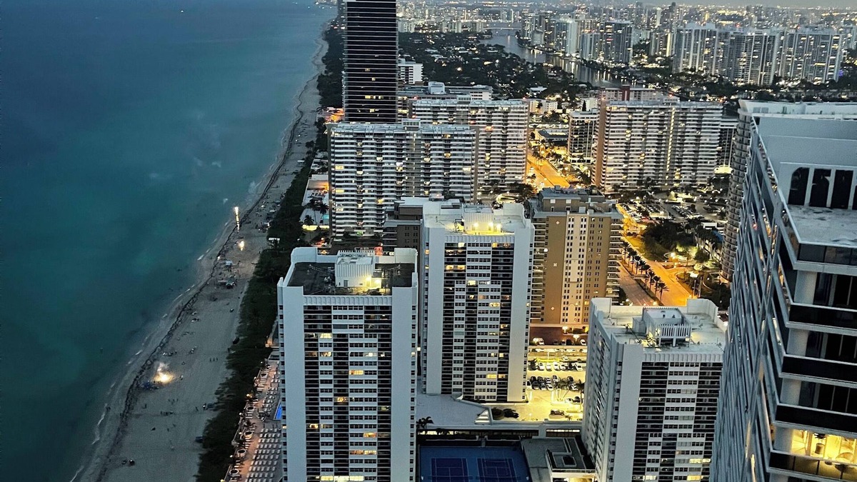Hallandale Beach Apartment | Luxury Penthouse to rent