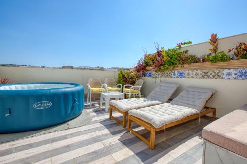 Msida Apartment | Luxury Penthouse Sea Views Garden Terrace 3 Bed 3 Bath 6 People Hot Tub from 1st of June