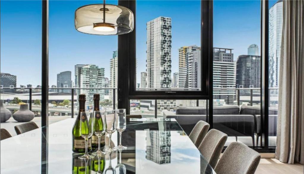 South Melbourne Apartment | Luxury Penthouse with Astonishing Bay and City Views