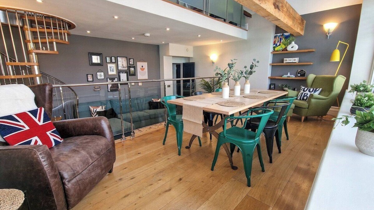 Manchester City Centre Apartment | Luxury Piccadilly Duplex Flat by City SuperHost