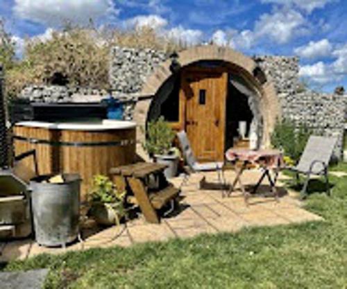 Minster on Sea House | Luxury Pod-Sleeps 2-Hot Tub-Pets-Garden