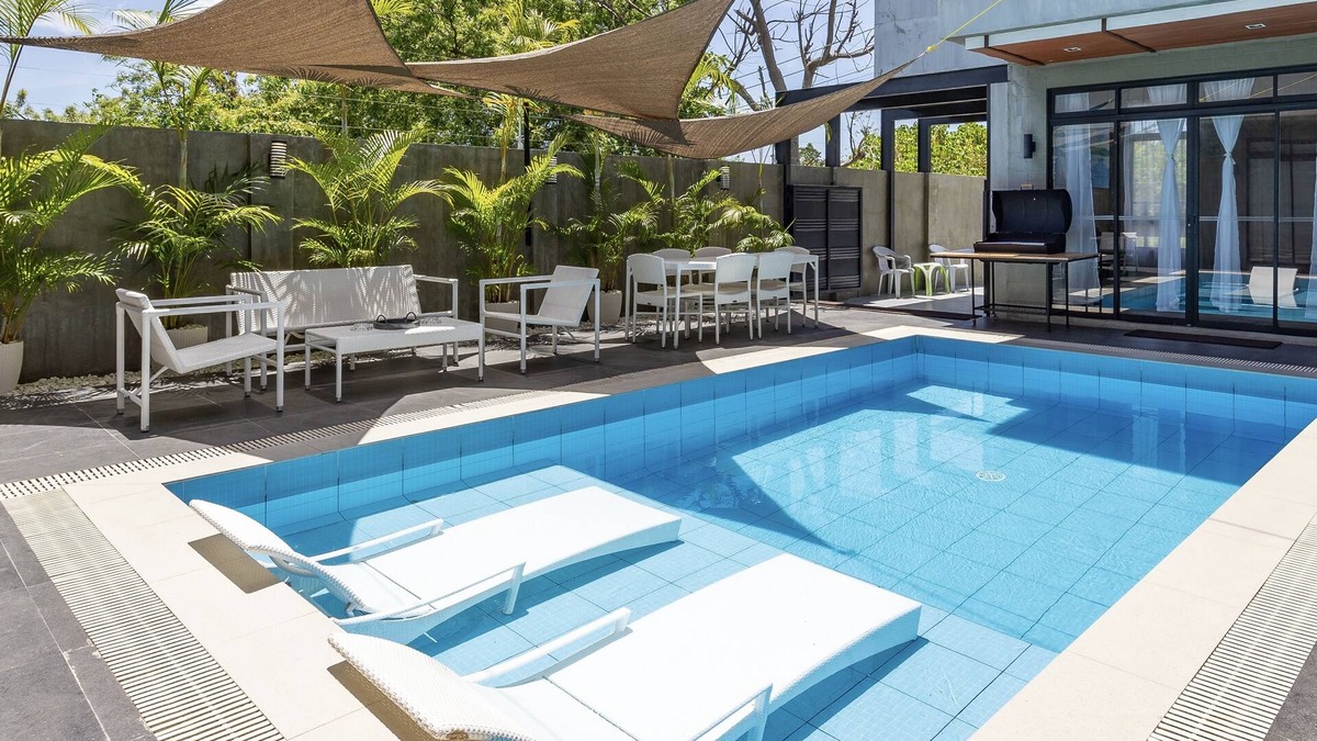 Maribago House | Luxury Pool Villa near beach + Karaoke + video games + massage chair