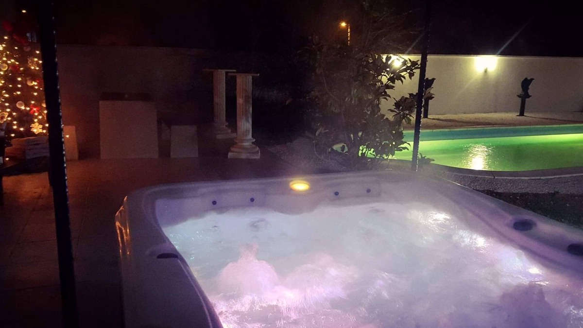 Savski Venac Villa | Luxury pool villa -8 sleeps with outdoor whirlpool
