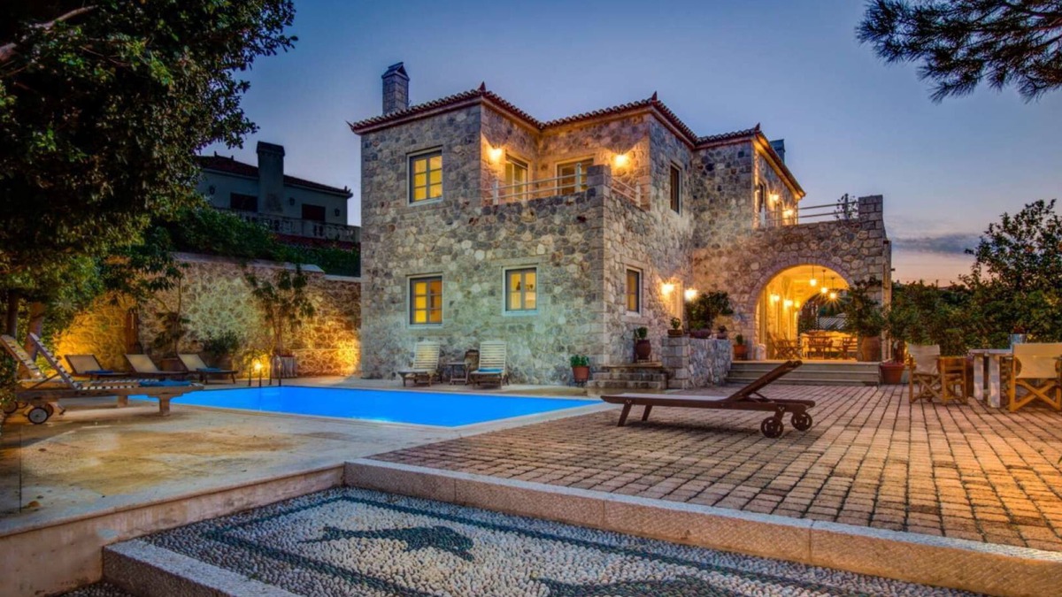 Agii Anargiri Villa | Luxury pool villa Arte in Spetses