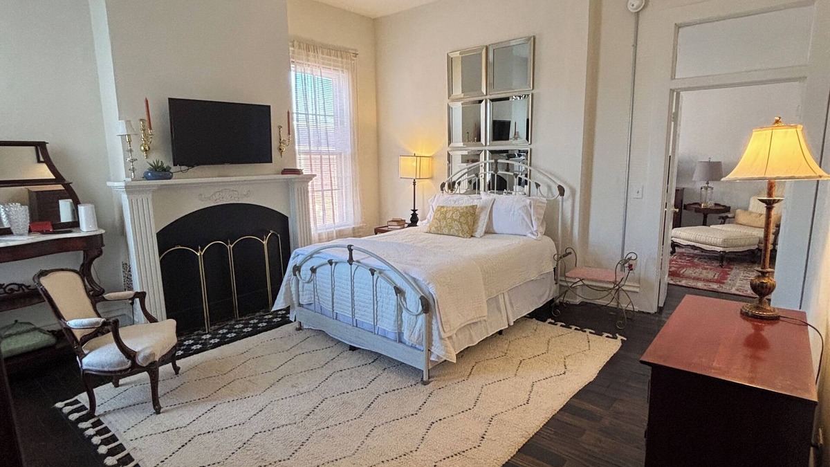 Dayton Apartment | Luxury Private Downtown Penthouse 1 Bedroom