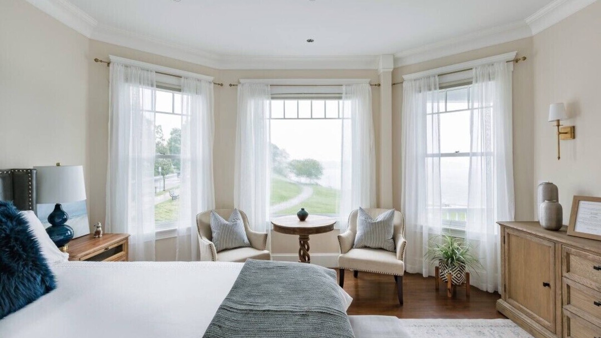 Beverly Apartment | Luxury Private Oceanview Suite in Victorian on Independence Park