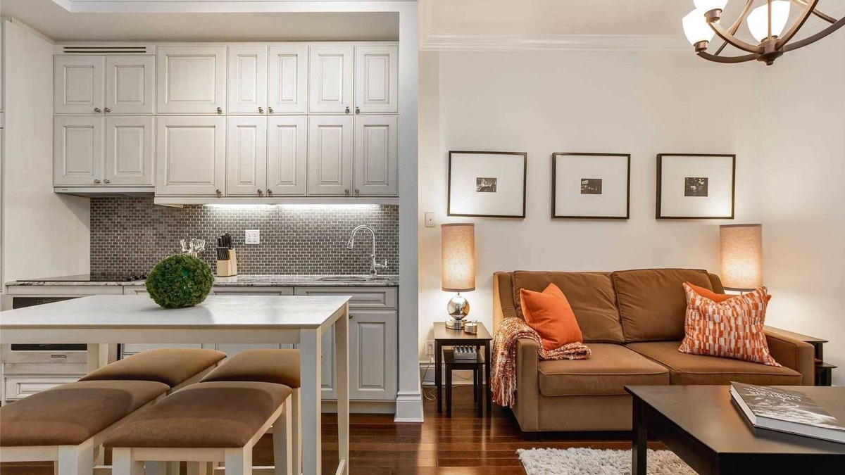 St. Lawrence Apartment | Luxury Private Residence in Historic Toronto Building. Full Service Available
